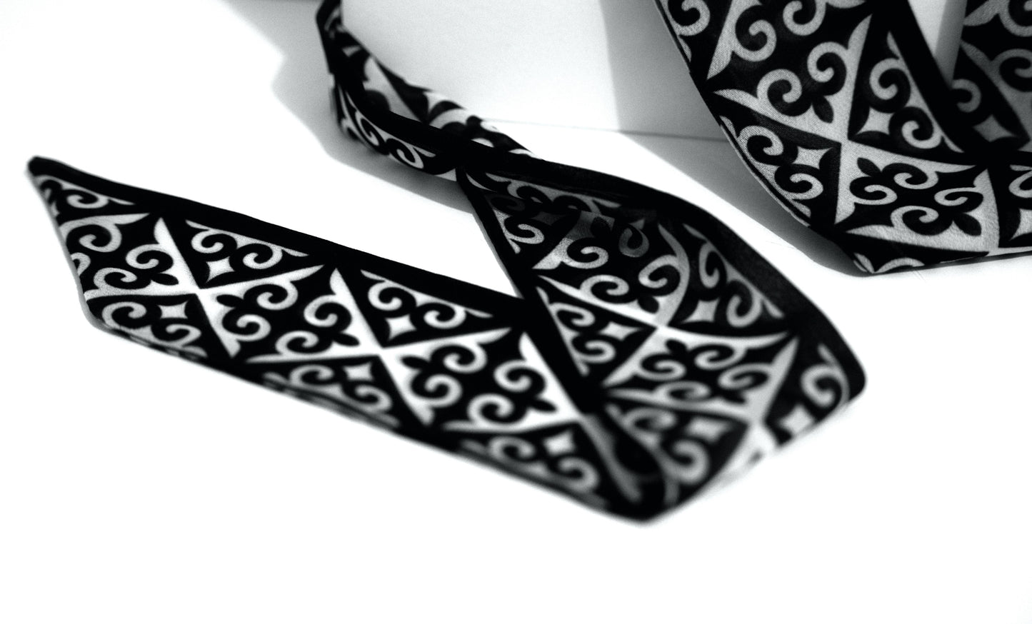 THE ARCHER TIE
